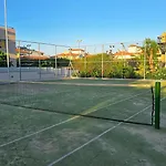 Sunny Escape With Pool, Tennis & Fast Wi-fi Apartment *