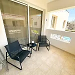 Apartment Sunny Escape With Pool, Tennis & Fast Wi-fi *