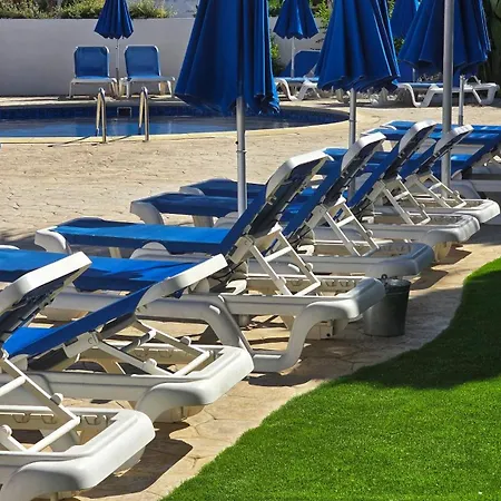 Sunny Escape With Pool, Tennis & Fast Wi-fi
