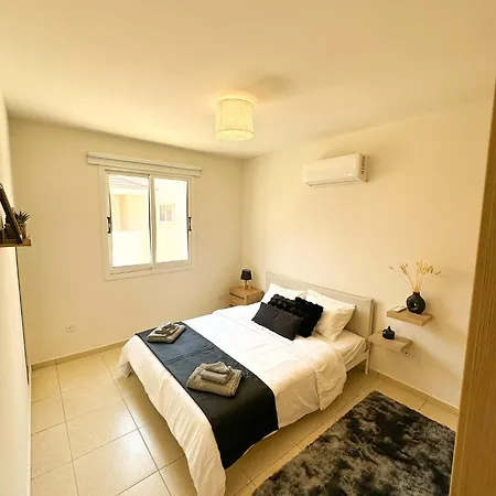 Sunny Escape With Pool, Tennis & Fast Wi-fi Apartment