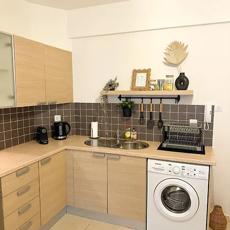 Sunny Escape With Pool, Tennis & Fast Wi-fi Apartment *