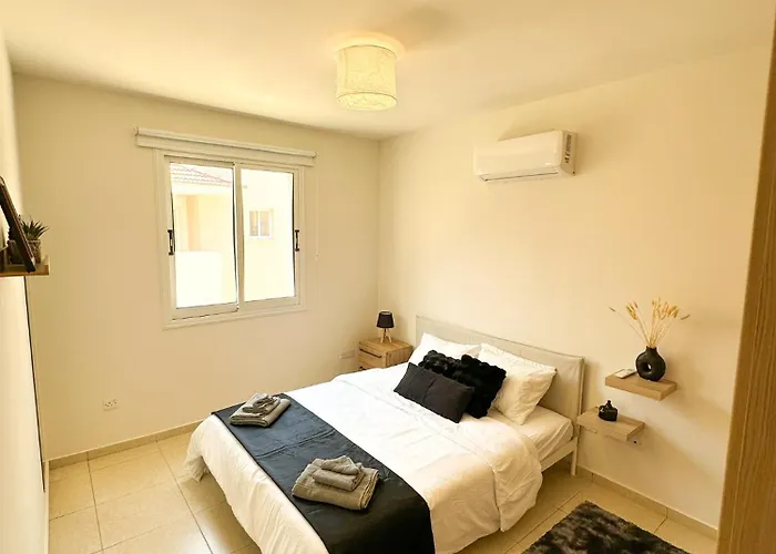 Sunny Escape With Pool, Tennis & Fast Wi-fi Διαμέρισμα