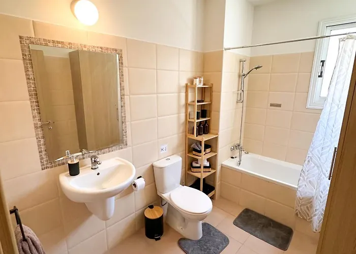 Sunny Escape With Pool, Tennis & Fast Wi-fi Διαμέρισμα *