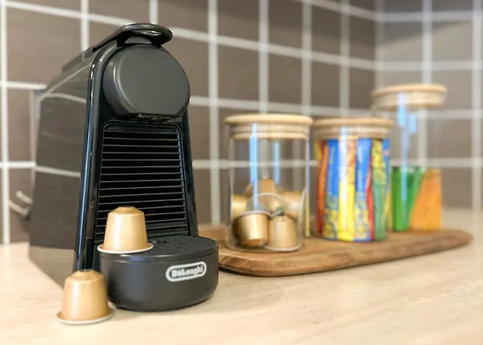 Sunny Escape With Pool, Tennis & Fast Wi-fi Διαμέρισμα *