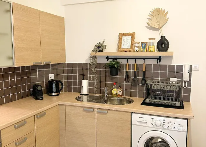 Sunny Escape With Pool, Tennis & Fast Wi-fi Διαμέρισμα *