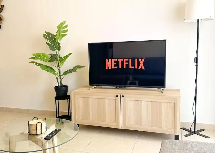 Sunny Escape With Pool, Tennis & Fast Wi-fi * Πύλα